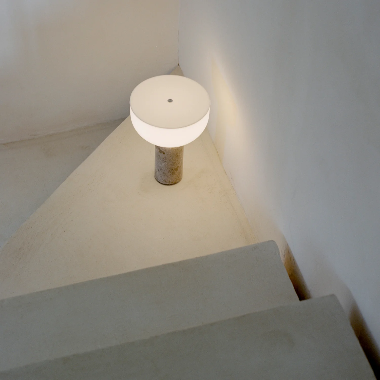 Kizu Portable Table Lamp - Image 3