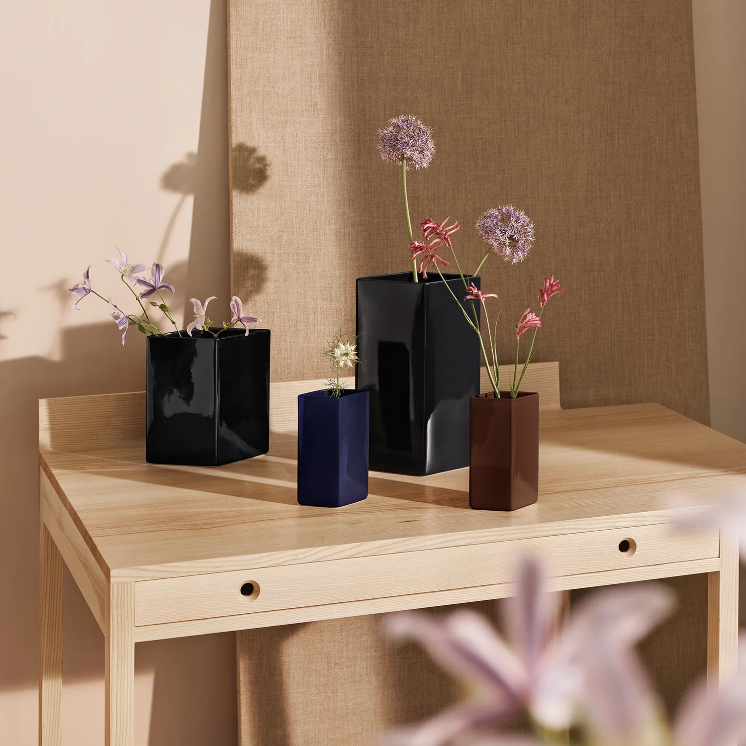 Ruutu Ceramic Vase, Black - Image 3